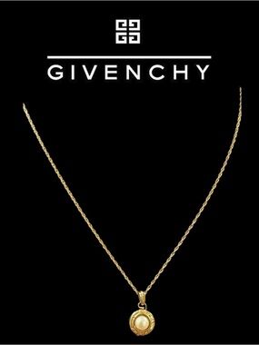 Givenchy Vintage Pearl Pendant necklace with COA